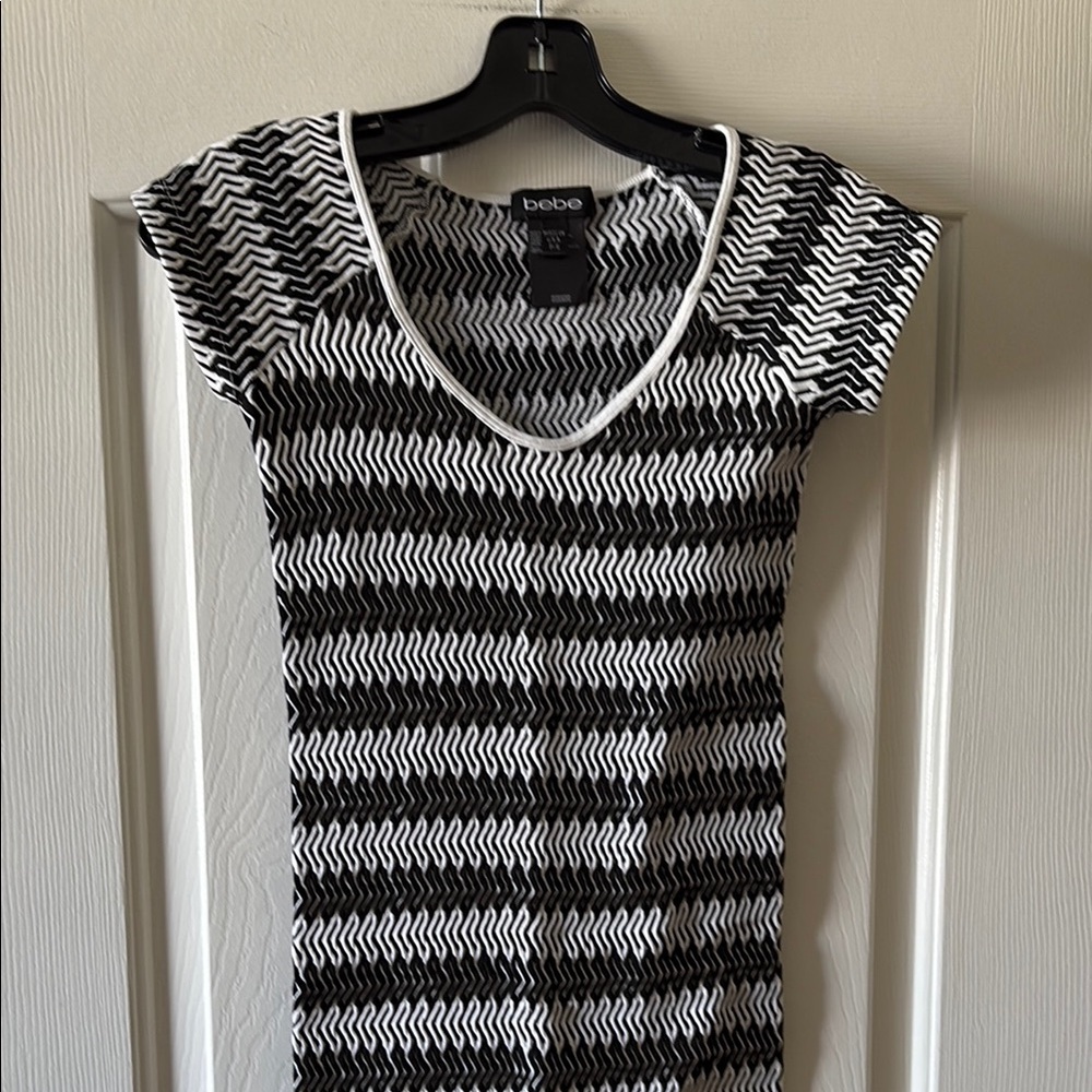 Bebe EUC Black and White BodyCon dress size P/S‎